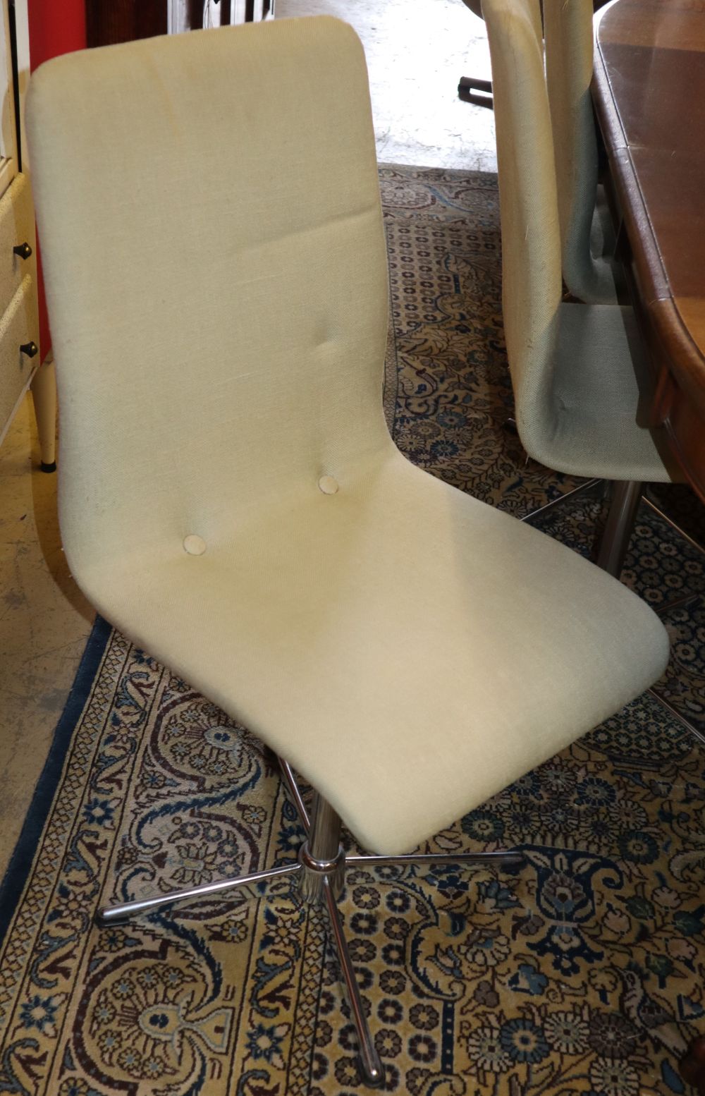 A set of six Arne Jacobsen-style dining chairs with 4 prong chrome bases.